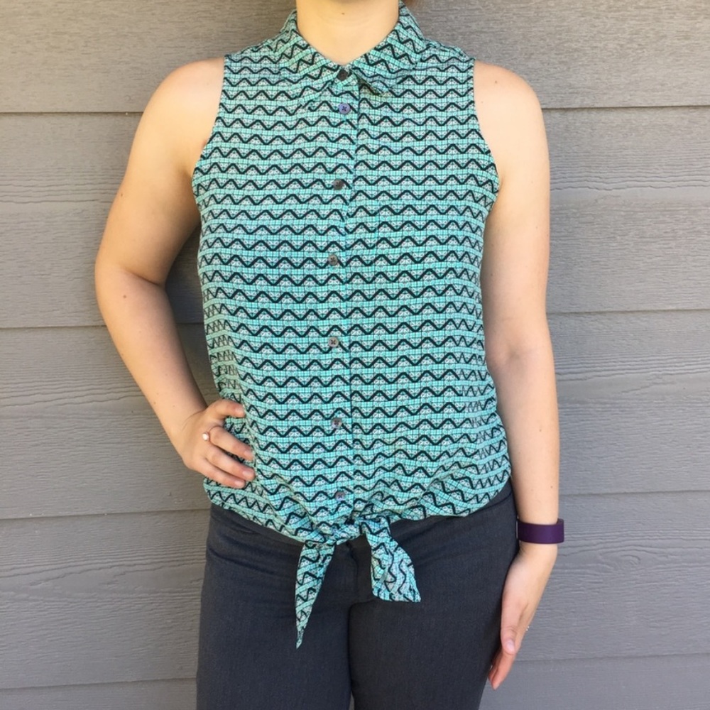 Equipment Mina Silk Tie Front Sleeveless Top - Small